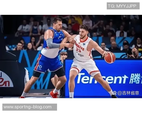 卡佩拉赞申京传球能力期待双塔组合带来更多空间创造 卡佩拉赞申京传球能力期待双塔组合带来更多空间创造