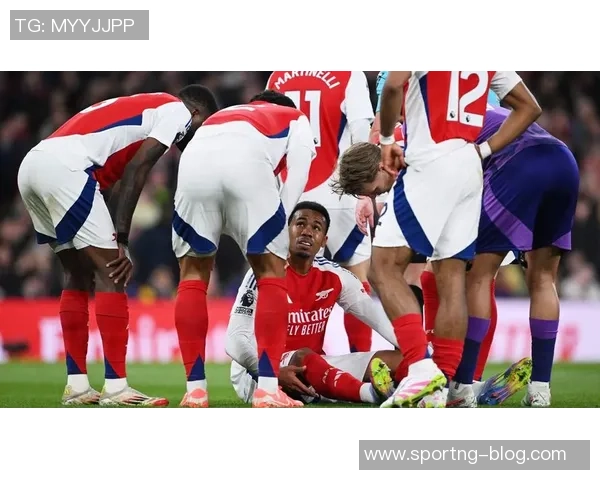 阿森纳前场定位球险情加布里埃尔头球击中横梁赖斯补射被挡 阿森纳前场定位球险情加布里埃尔头球击中横梁赖斯补射被挡